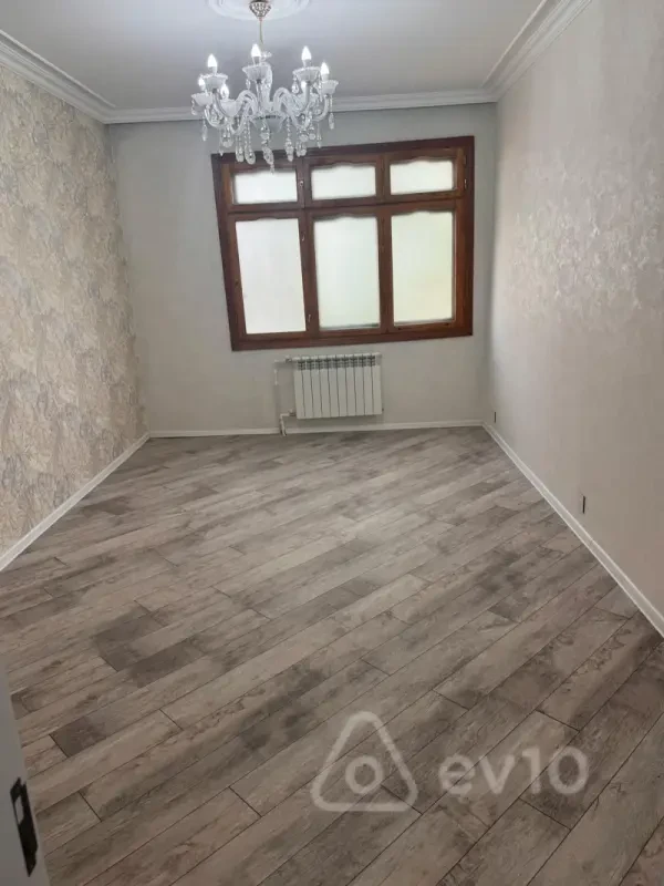 Satılır 2 otaqlı köhnə tikili 55 m²
