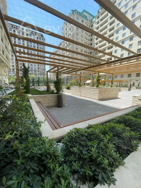 Satılır 4 otaqlı yeni tikili 215 m²