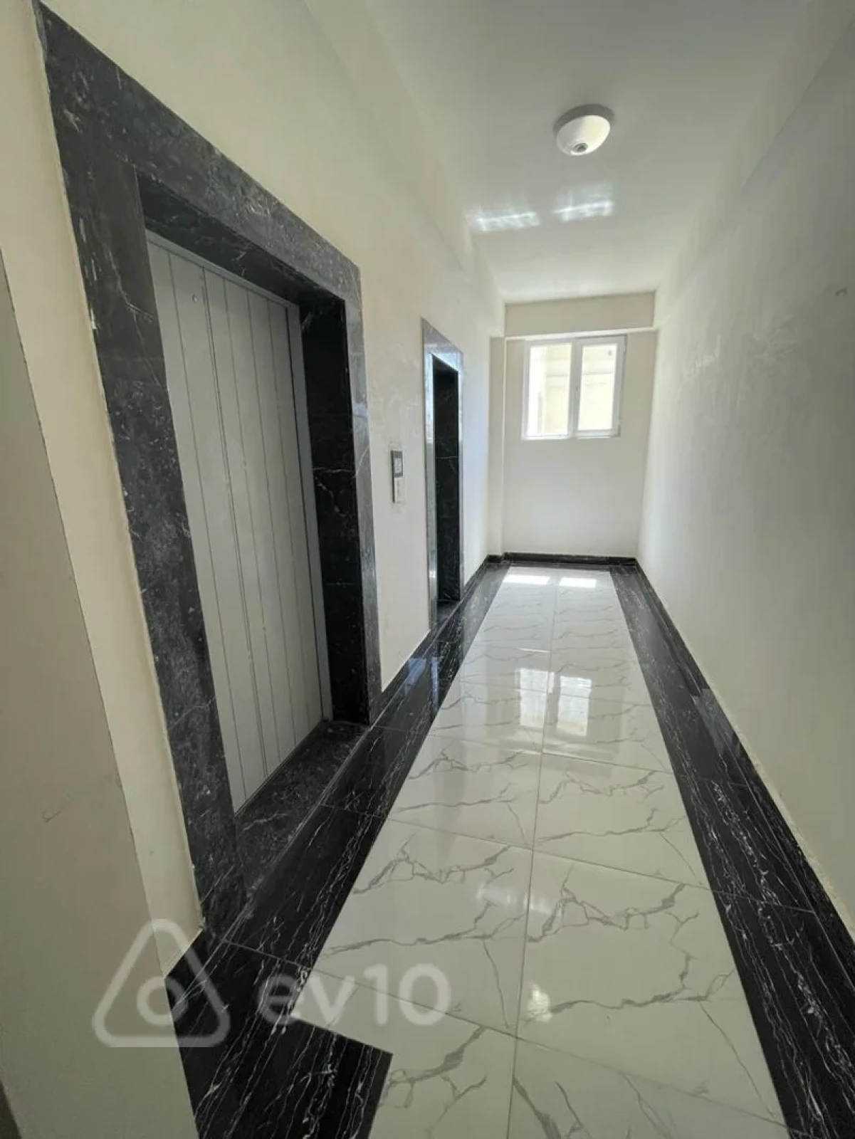 Satılır 5 otaqlı yeni tikili 255 m²