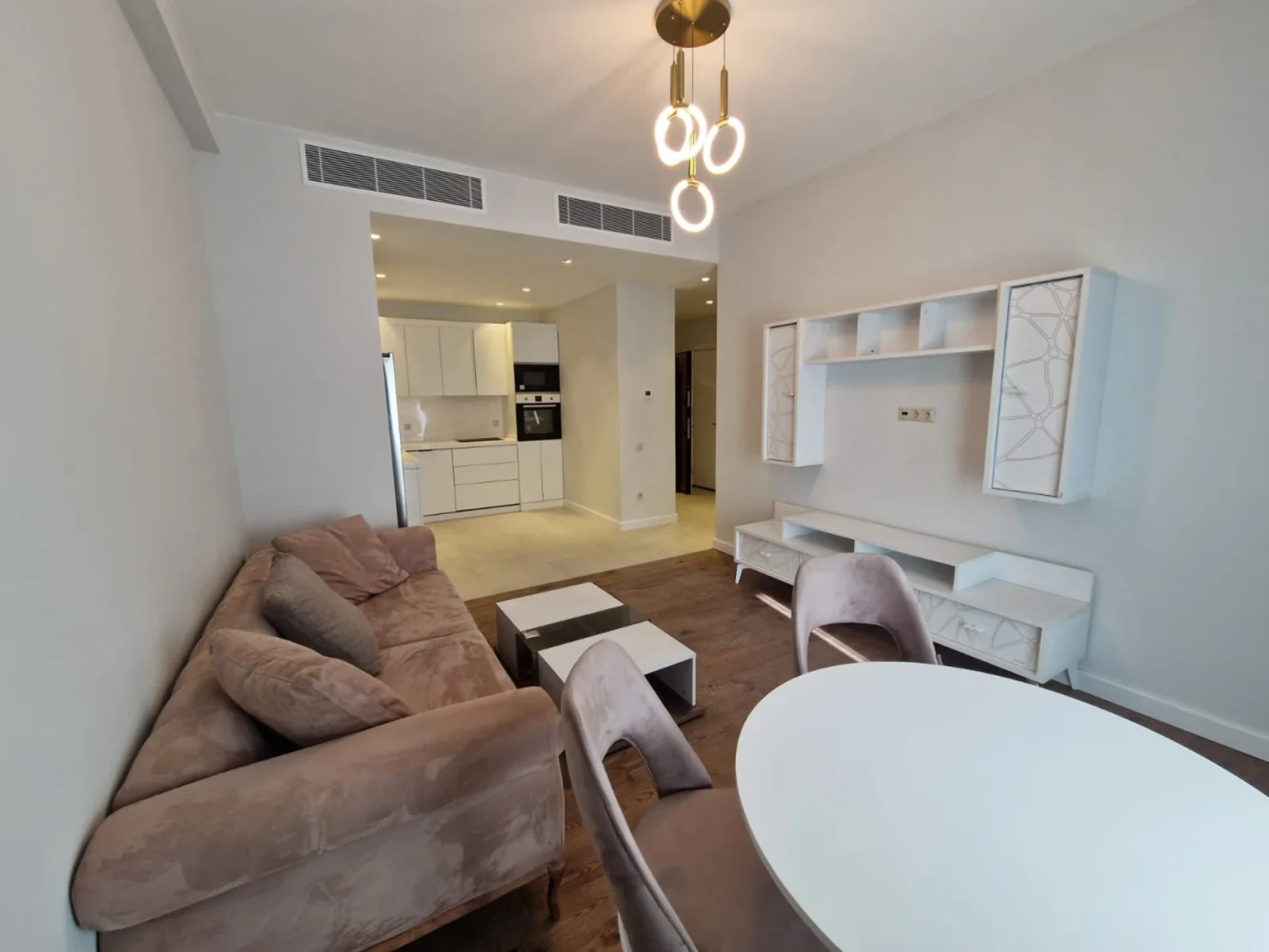 Kirayə verilir 3 otaqlı yeni tikili 100 m²