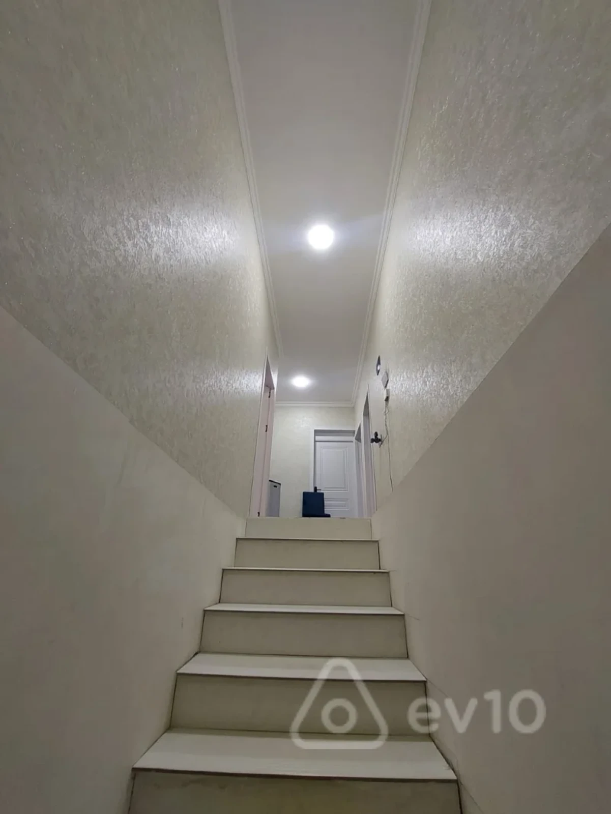 Satılır 3 otaqlı həyət evi 144 m²