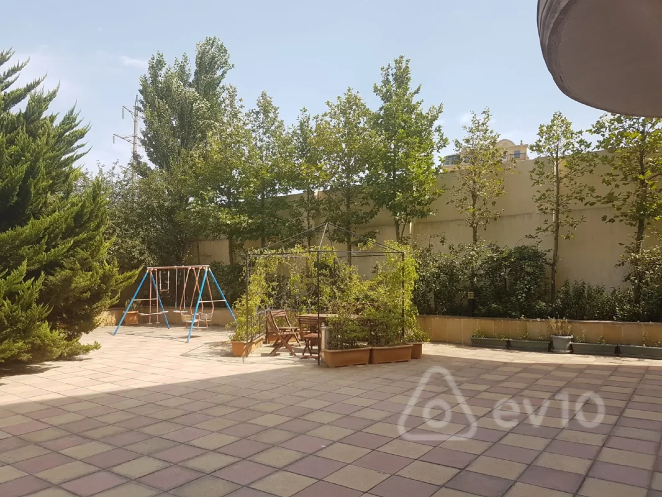 Satılır 8 otaqlı həyət evi 500 m²