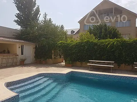 Satılır 8 otaqlı həyət evi 500 m²