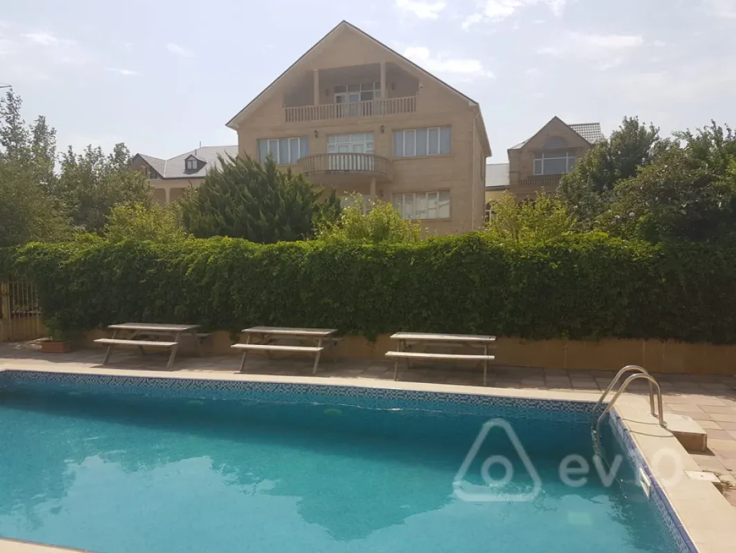 Satılır 8 otaqlı həyət evi 500 m²