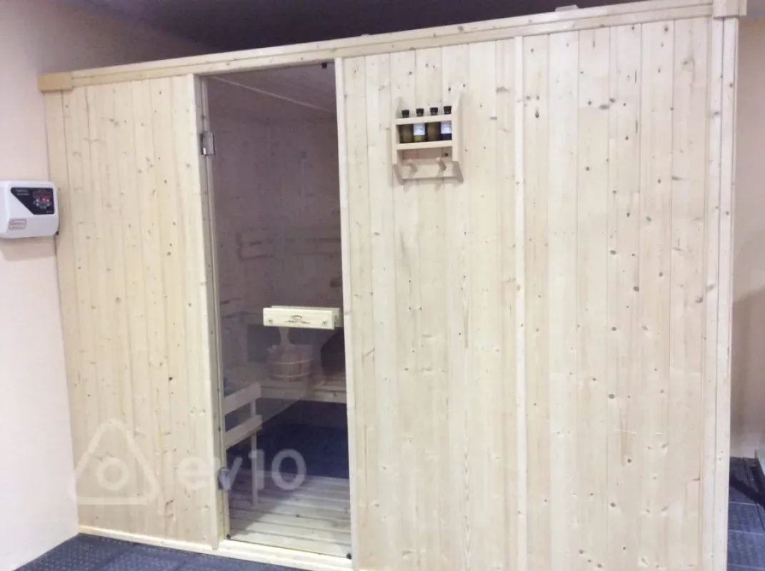 Satılır 8 otaqlı həyət evi 500 m²