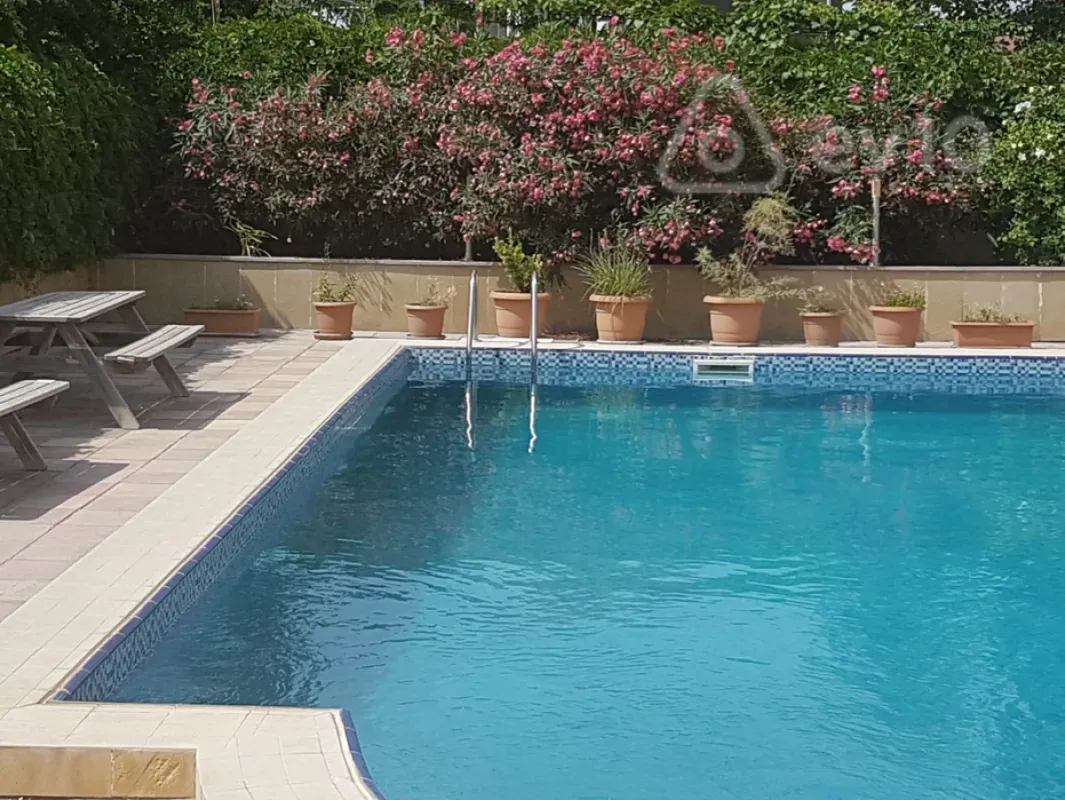 Satılır 8 otaqlı həyət evi 500 m²