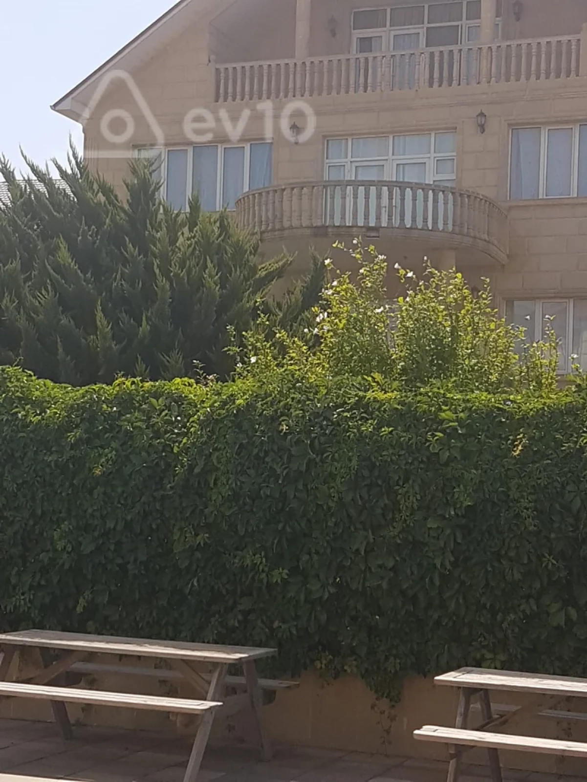 Satılır 8 otaqlı həyət evi 500 m²