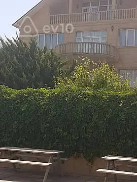 Satılır 8 otaqlı həyət evi 500 m²
