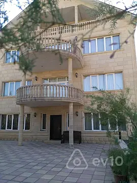 Satılır 8 otaqlı həyət evi 500 m² — Bakı, Səbail 8 otaq 500.00 m²