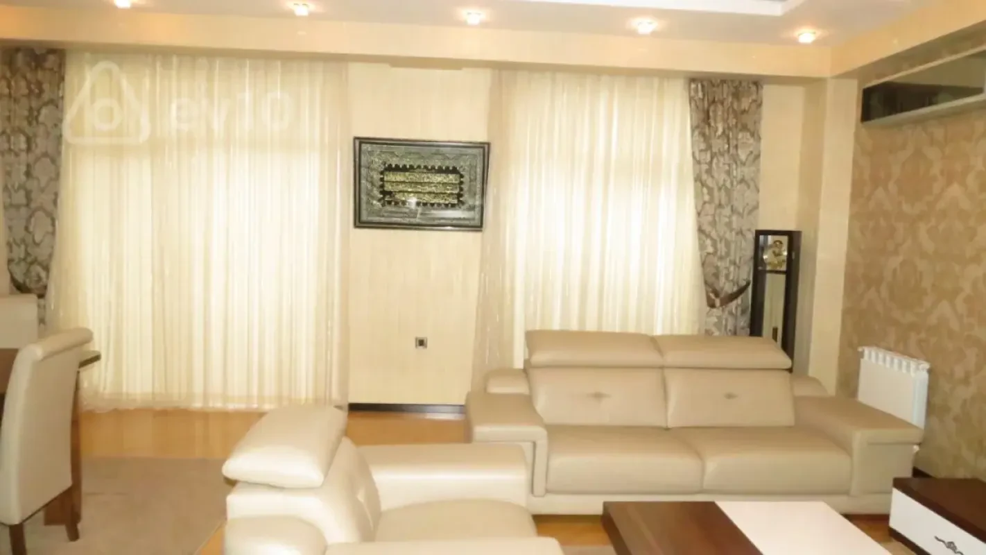 Satılır 7 otaqlı yeni tikili 260 m²