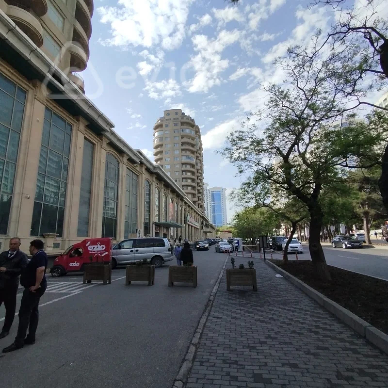 Kirayə verilir mənzil 465 m²