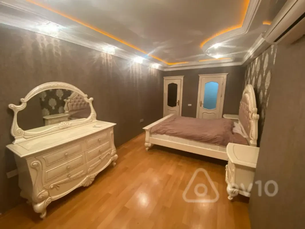 Kirayə verilir 3 otaqlı yeni tikili 135 m²