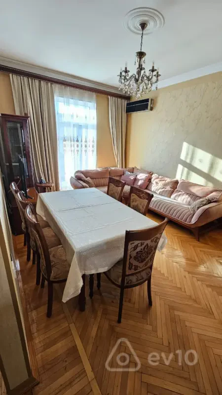 Kirayə verilir 2 otaqlı köhnə tikili 65 m²