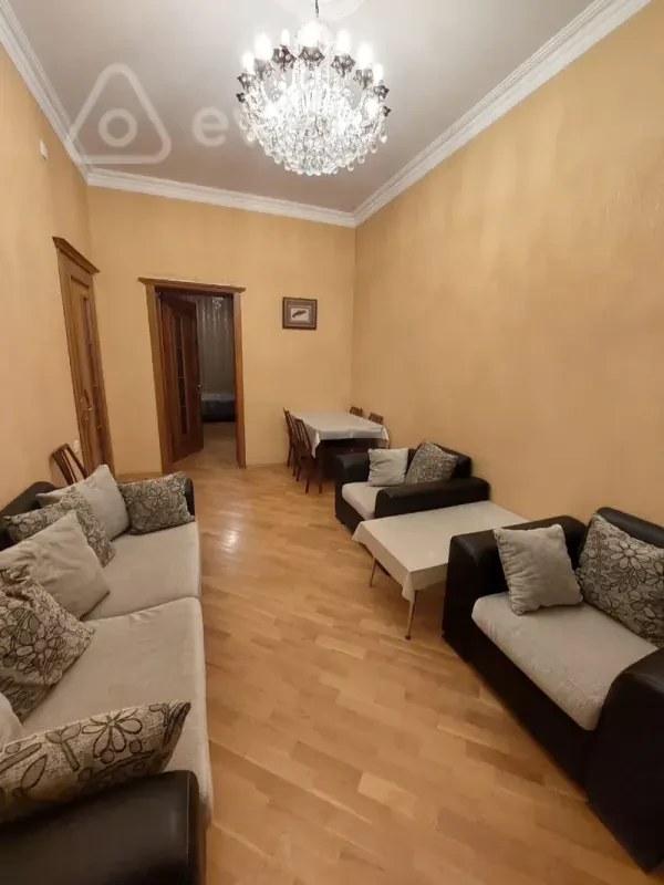 Kirayə verilir 2 otaqlı köhnə tikili 75 m²