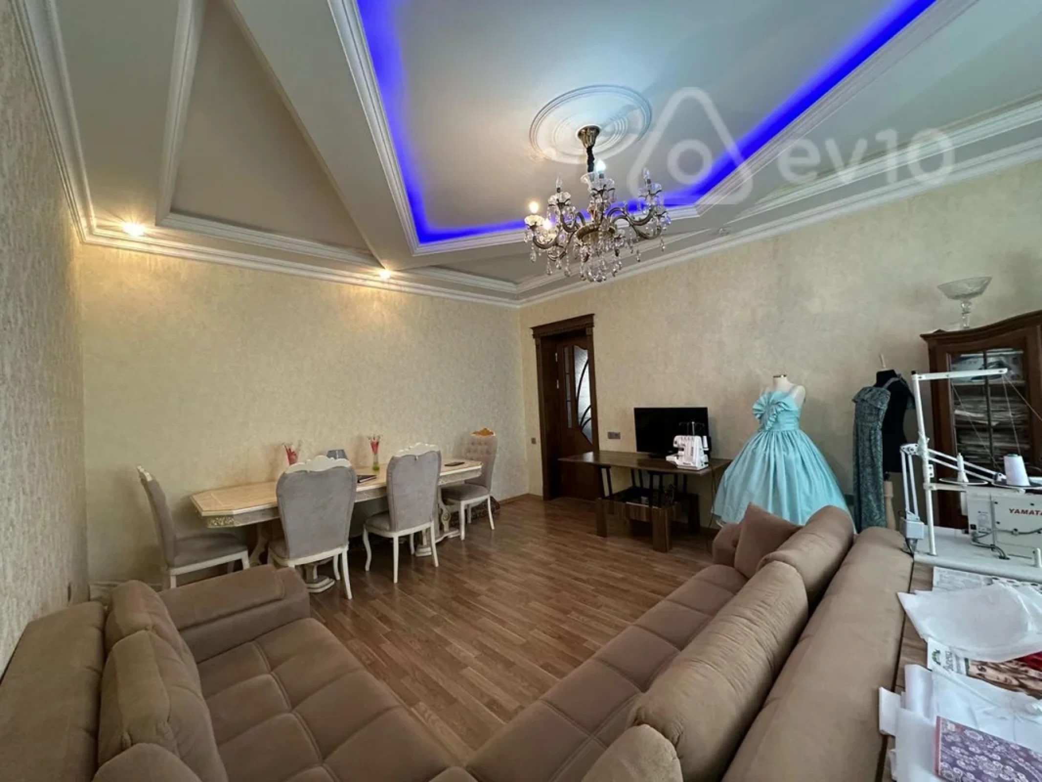 Satılır 5 otaqlı həyət evi 200 m²
