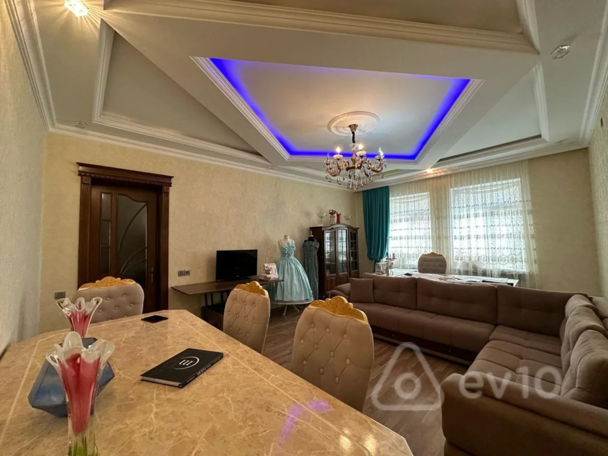 Satılır 5 otaqlı həyət evi 200 m²
