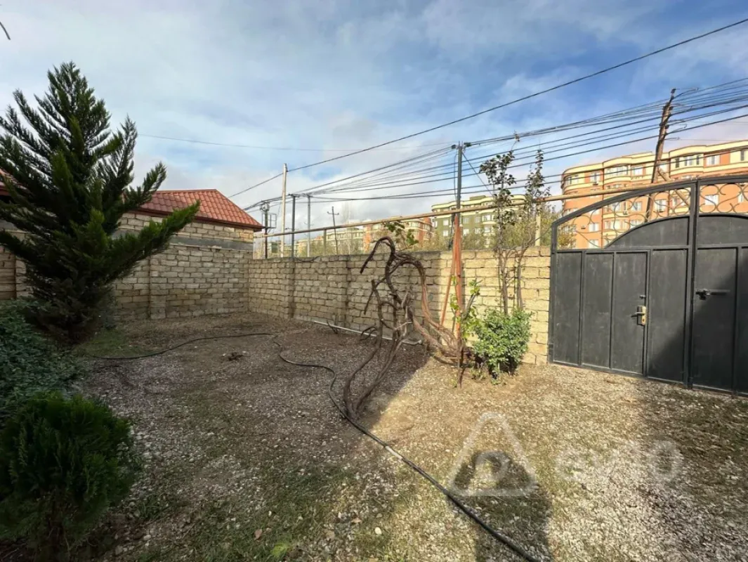 Satılır 5 otaqlı həyət evi 200 m²