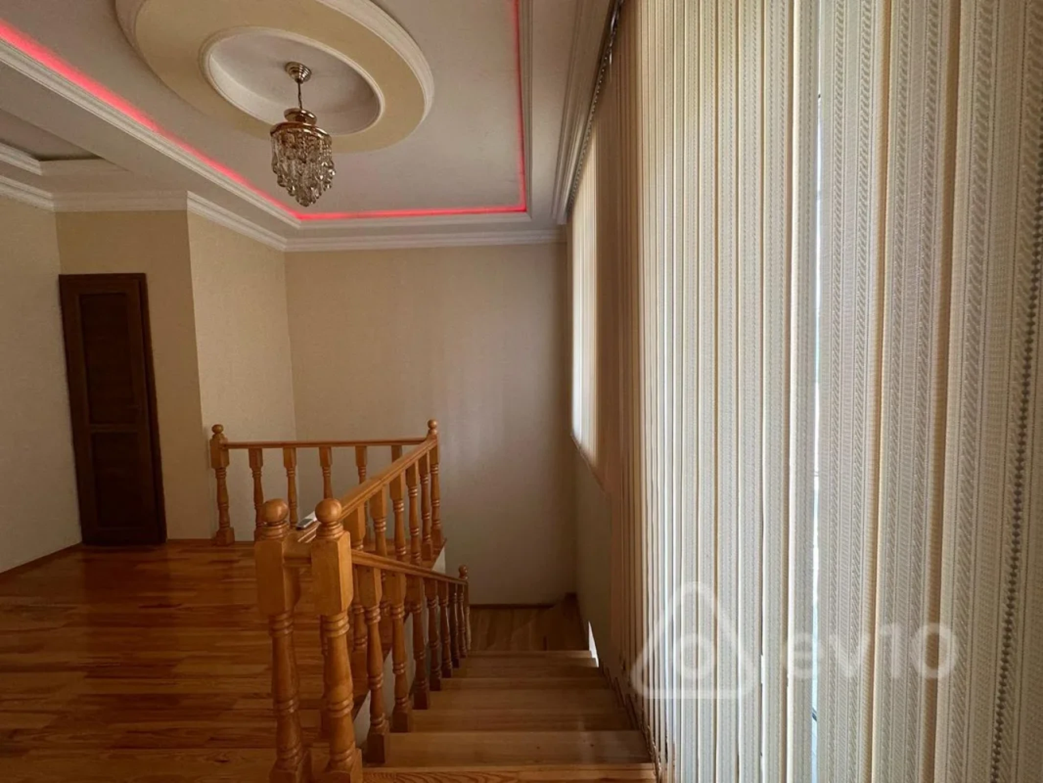 Satılır 5 otaqlı həyət evi 200 m²