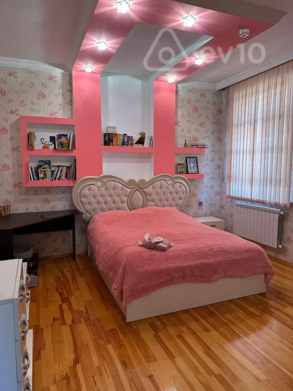 Satılır 5 otaqlı həyət evi 200 m²