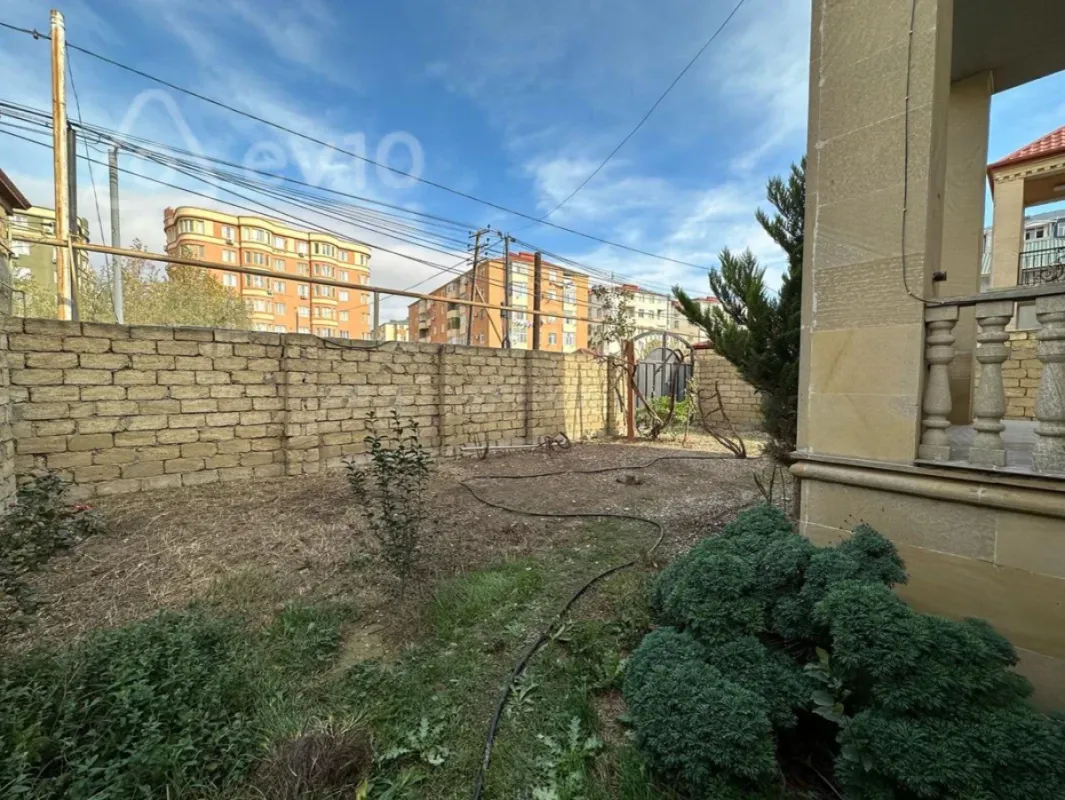 Satılır 5 otaqlı həyət evi 200 m²