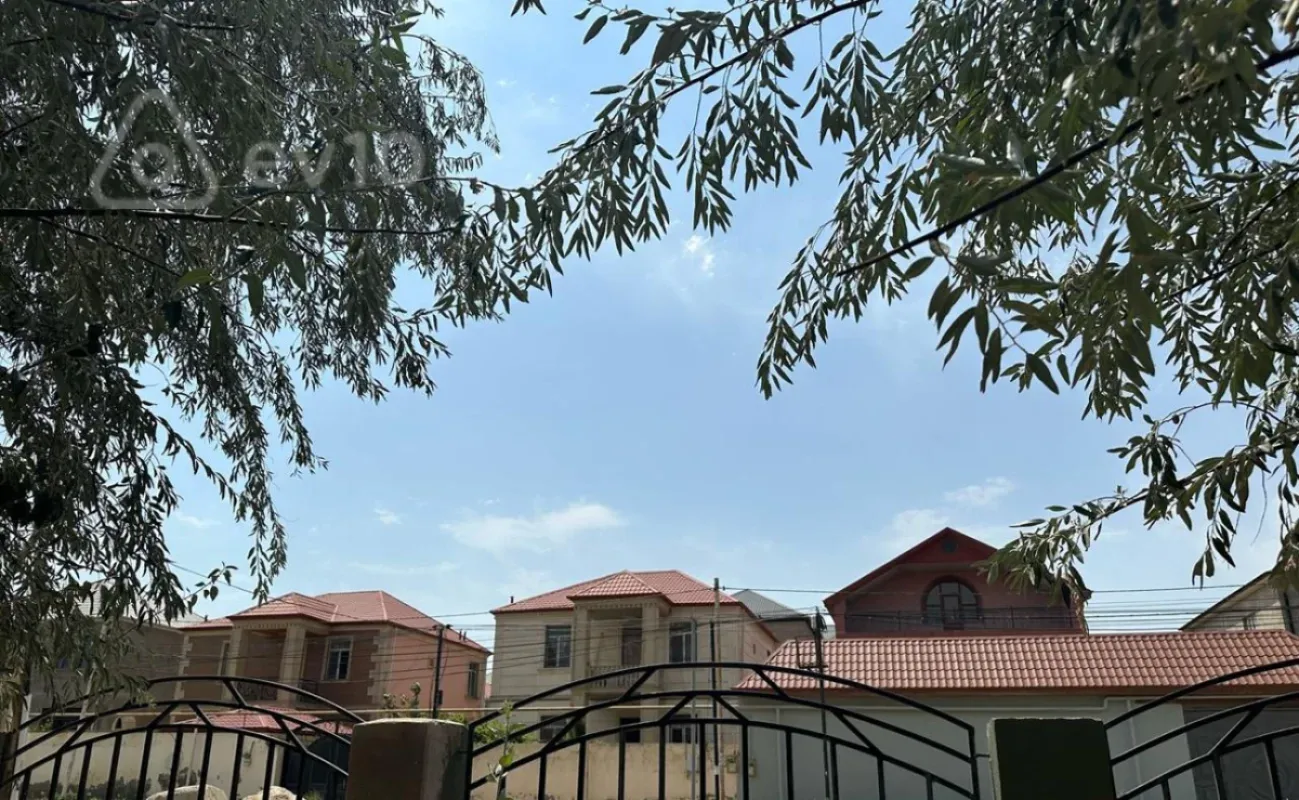 Satılır 5 otaqlı həyət evi 200 m²