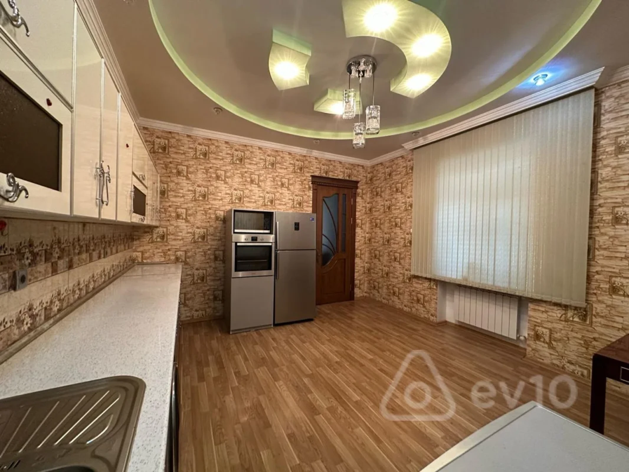 Satılır 5 otaqlı həyət evi 200 m²