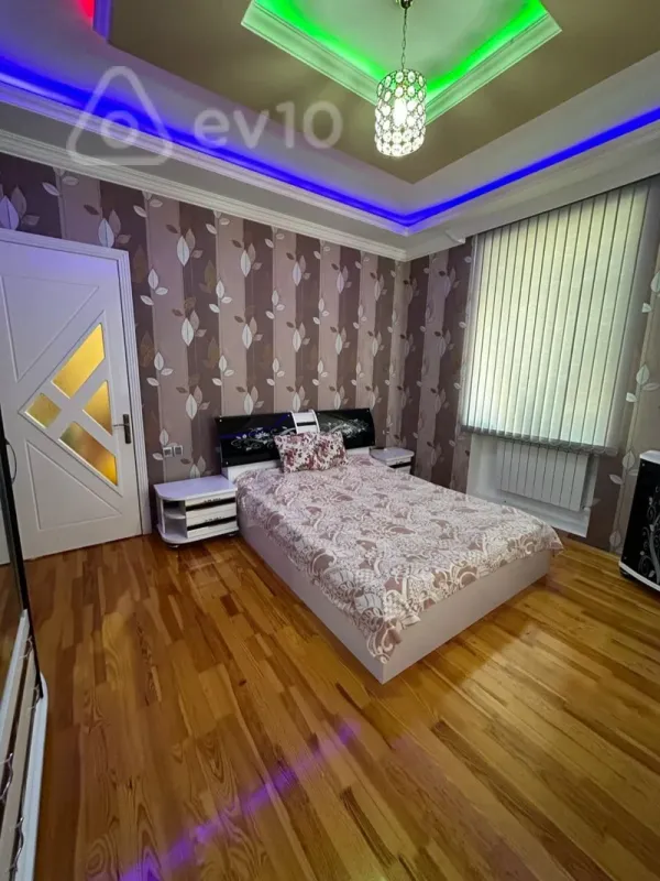 Satılır 5 otaqlı həyət evi 200 m²