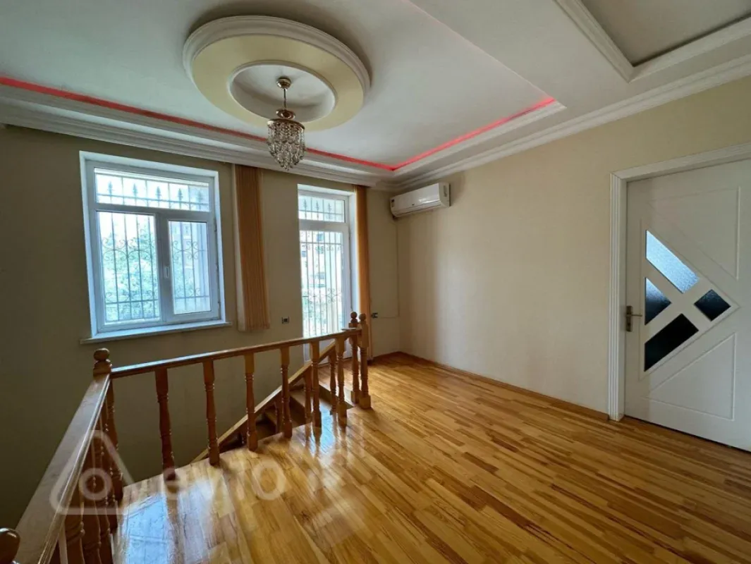 Satılır 5 otaqlı həyət evi 200 m²