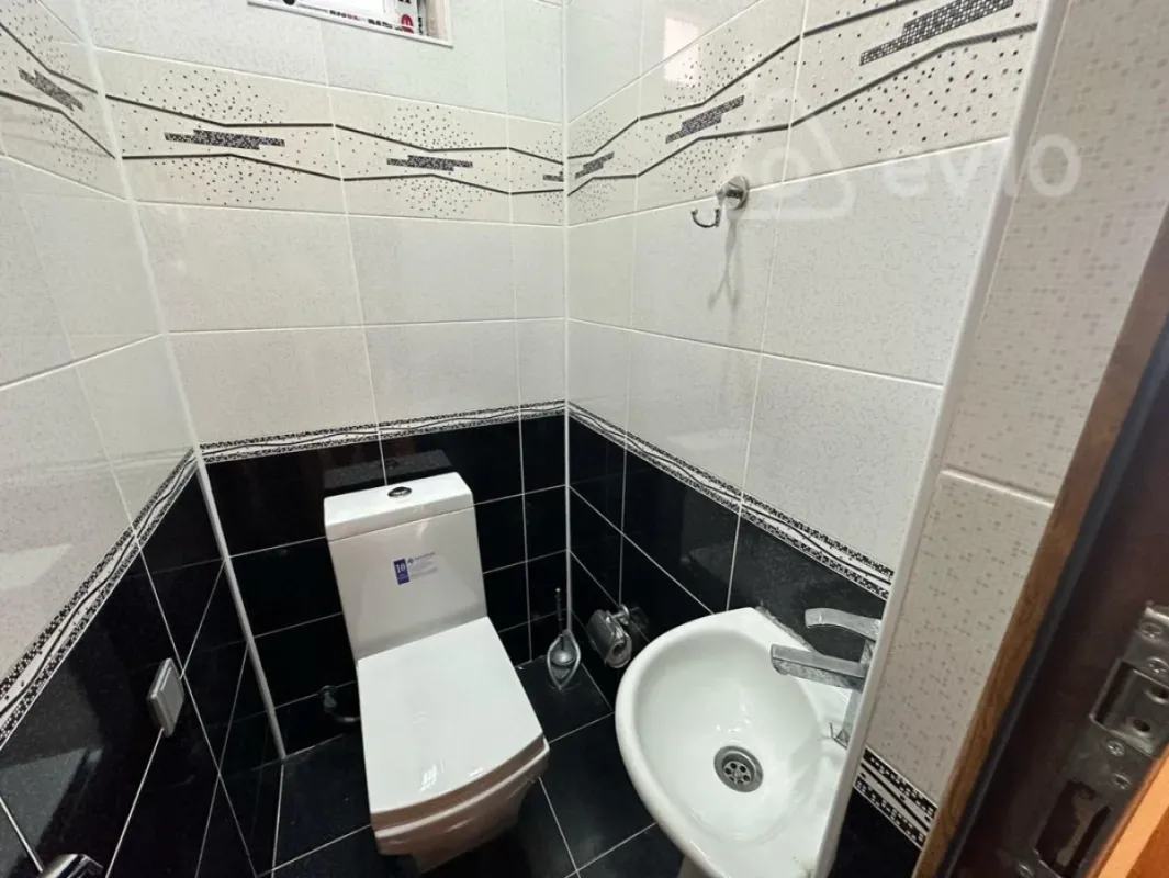 Satılır 5 otaqlı həyət evi 200 m²