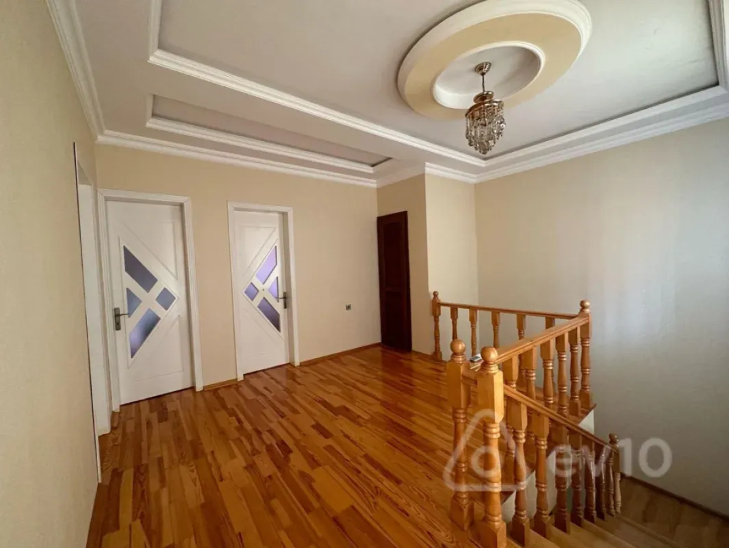 Satılır 5 otaqlı həyət evi 200 m²