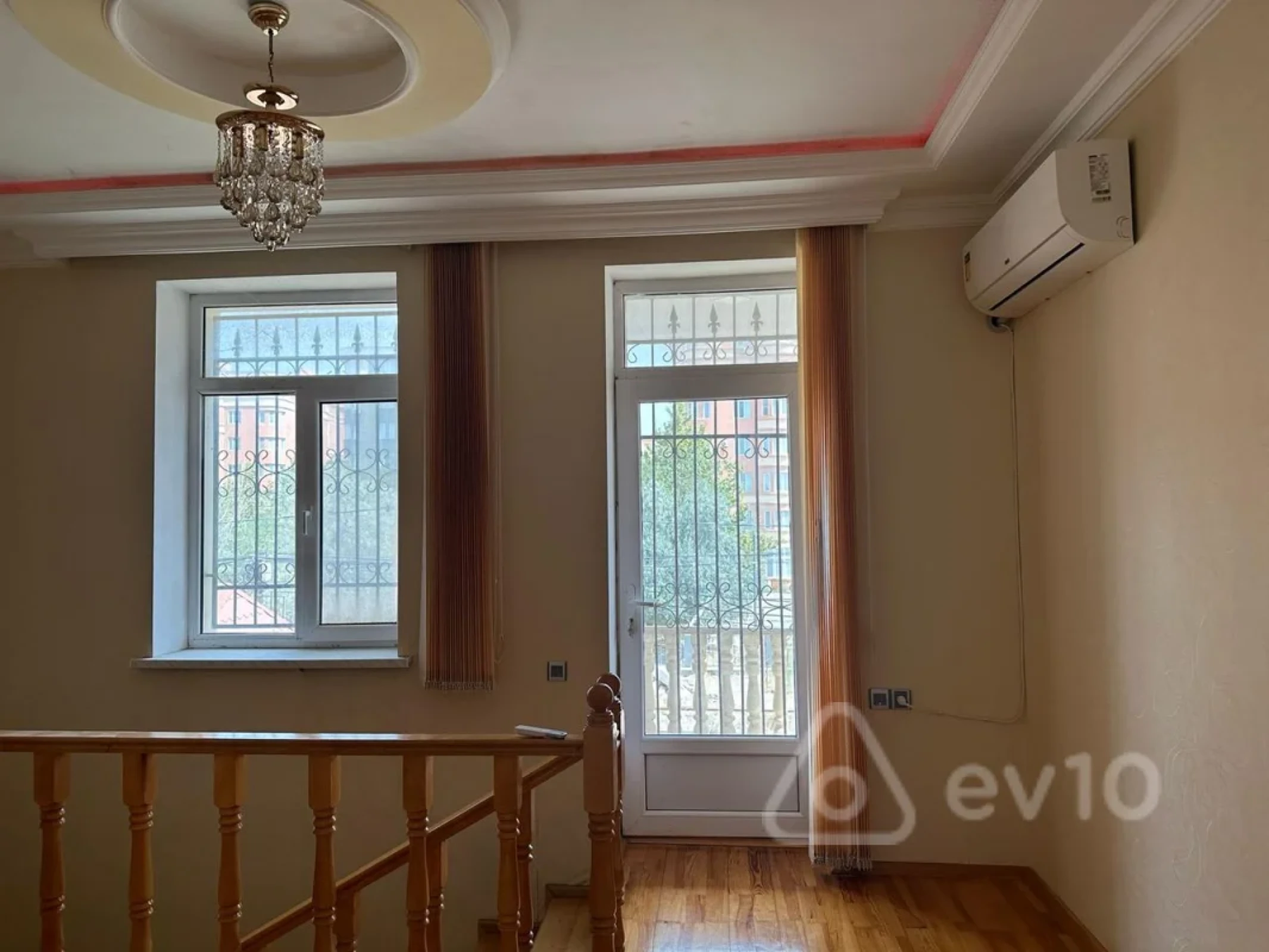 Satılır 5 otaqlı həyət evi 200 m²