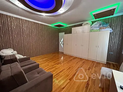Satılır 5 otaqlı həyət evi 200 m²