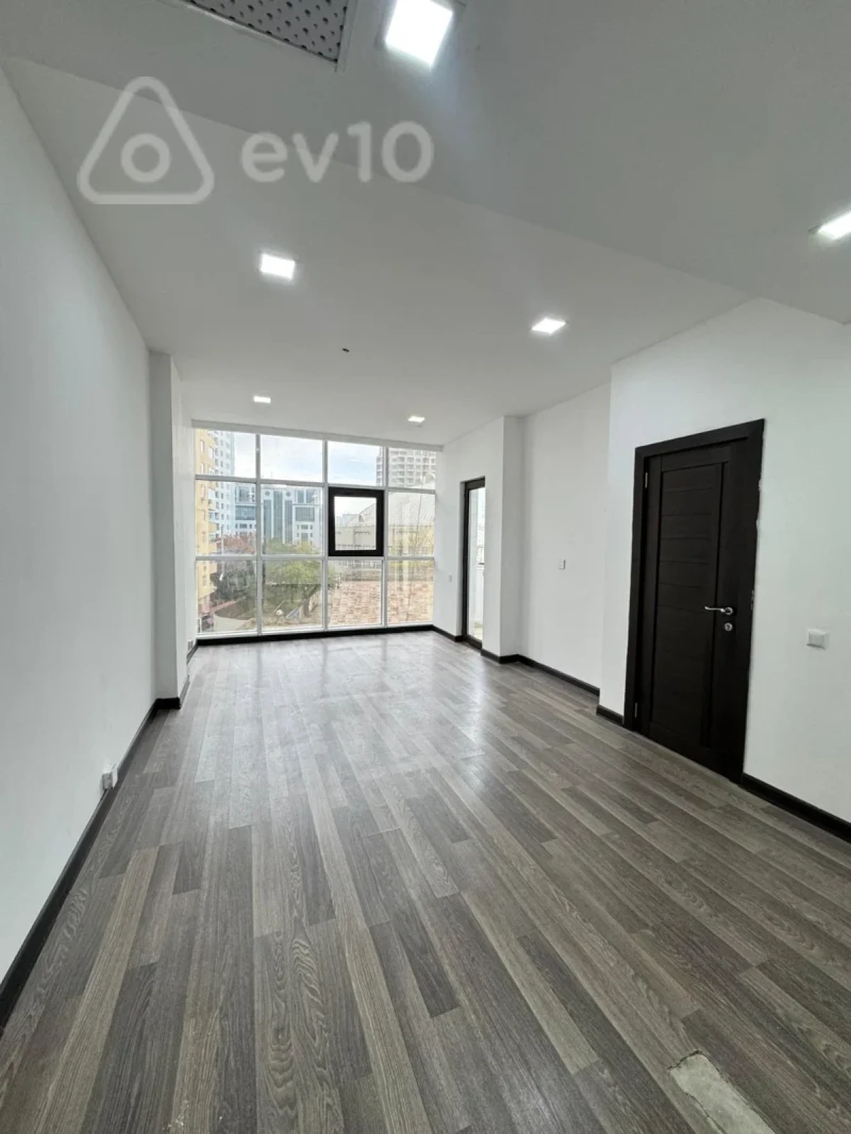 Kirayə verilir 3 otaqlı ofis 90 m²