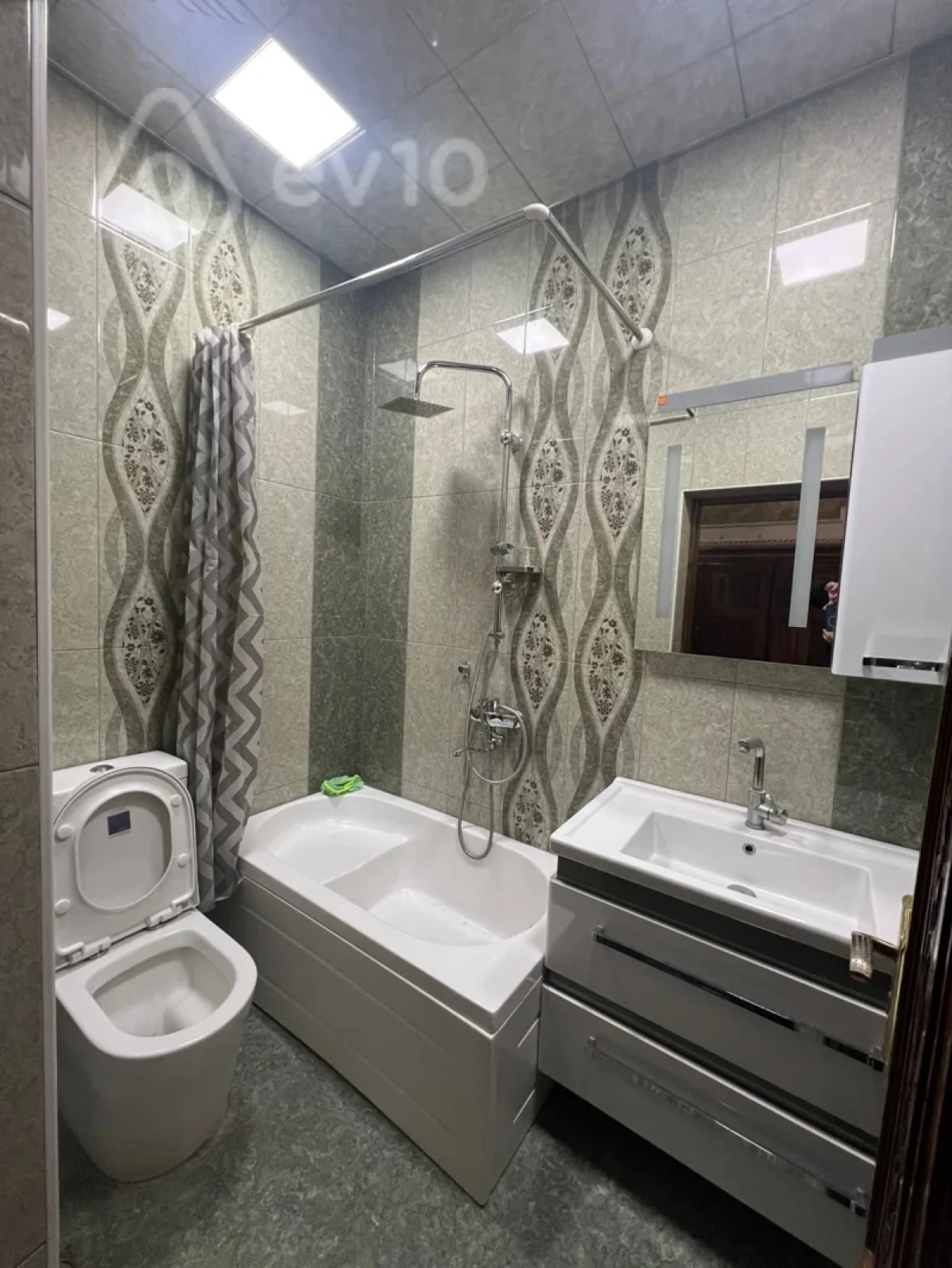 Kirayə verilir mənzil 130 m²