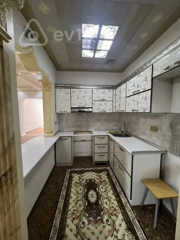Kirayə verilir mənzil 130 m²