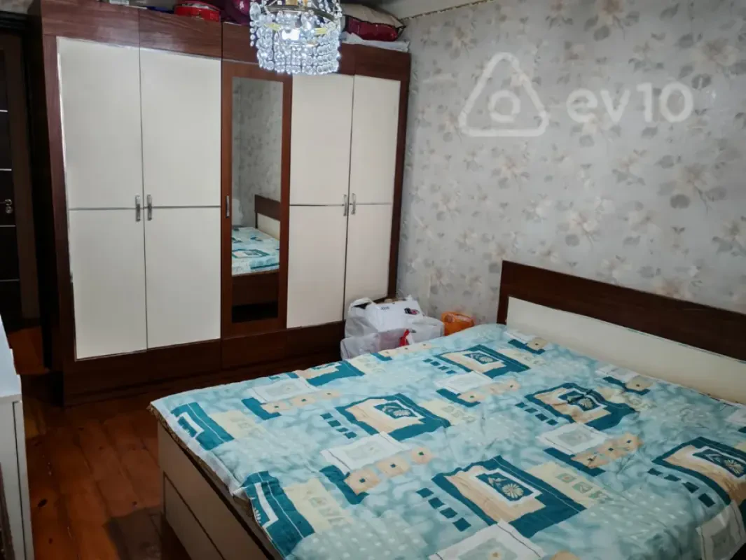 Kirayə verilir 3 otaqlı köhnə tikili 100 m²