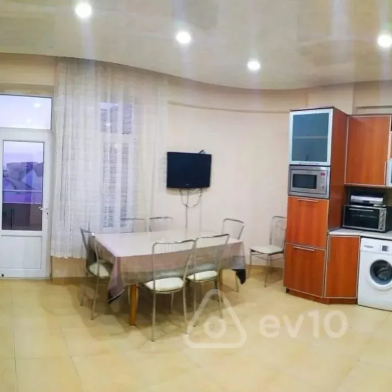 Kirayə verilir 4 otaqlı yeni tikili 170 m²