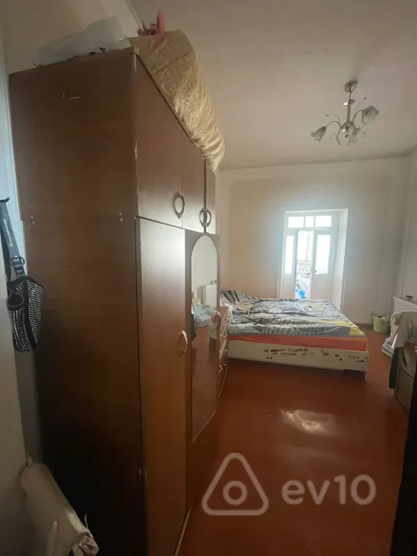 Satılır 3 otaqlı köhnə tikili 85 m²