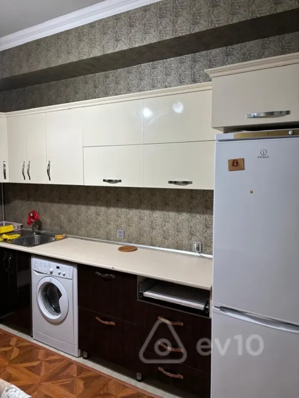 Kirayə verilir 4 otaqlı yeni tikili 65 m²