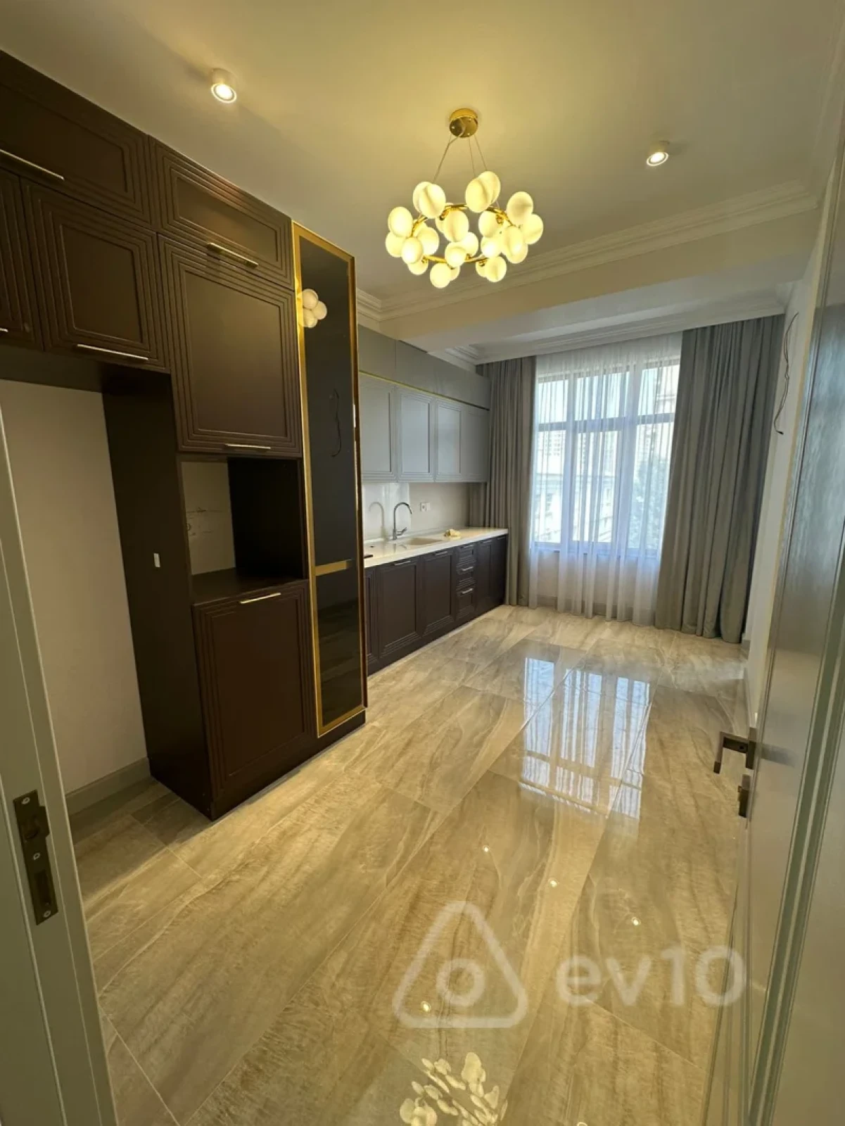Satılır 2 otaqlı yeni tikili 80 m²