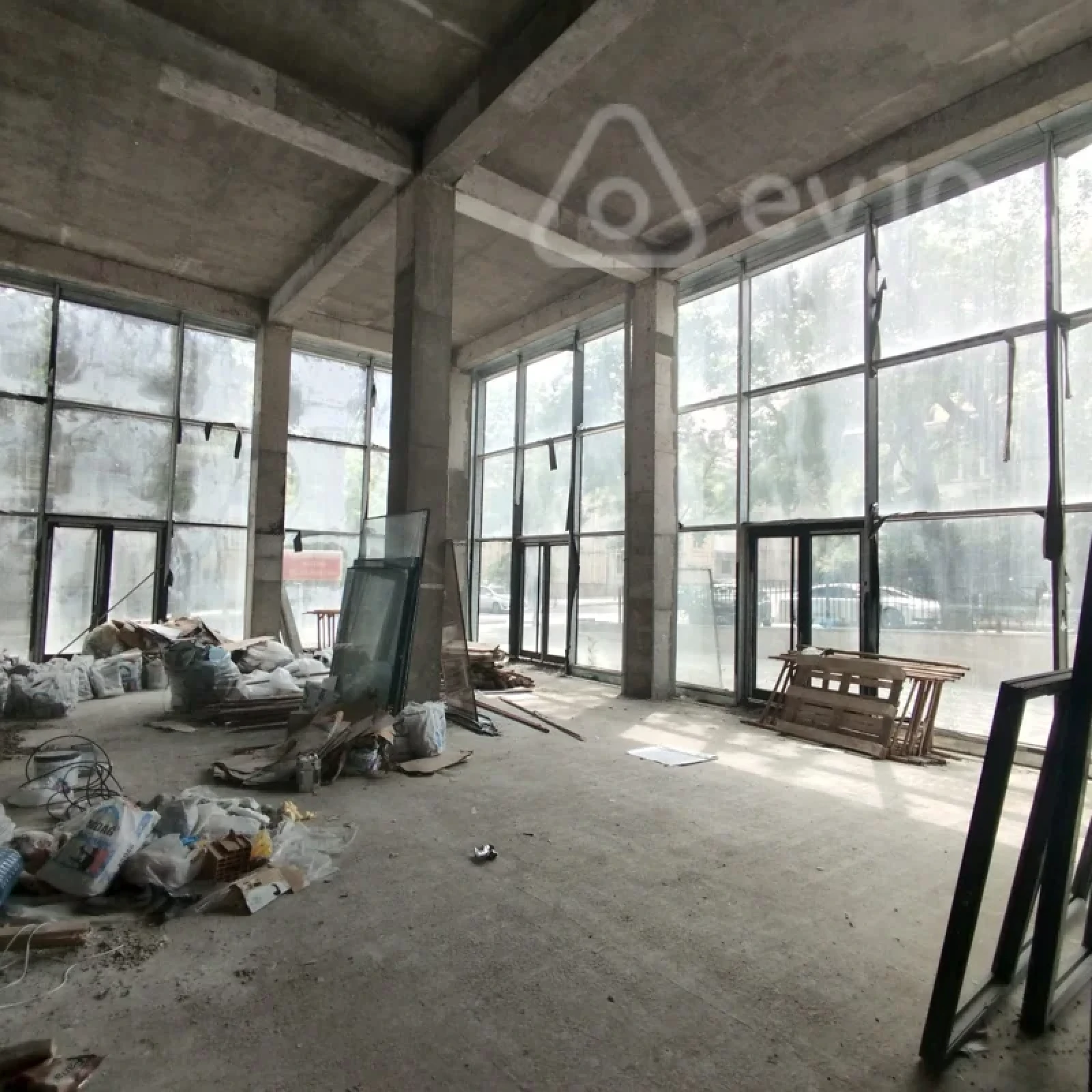 Kirayə verilir mənzil 600 m²