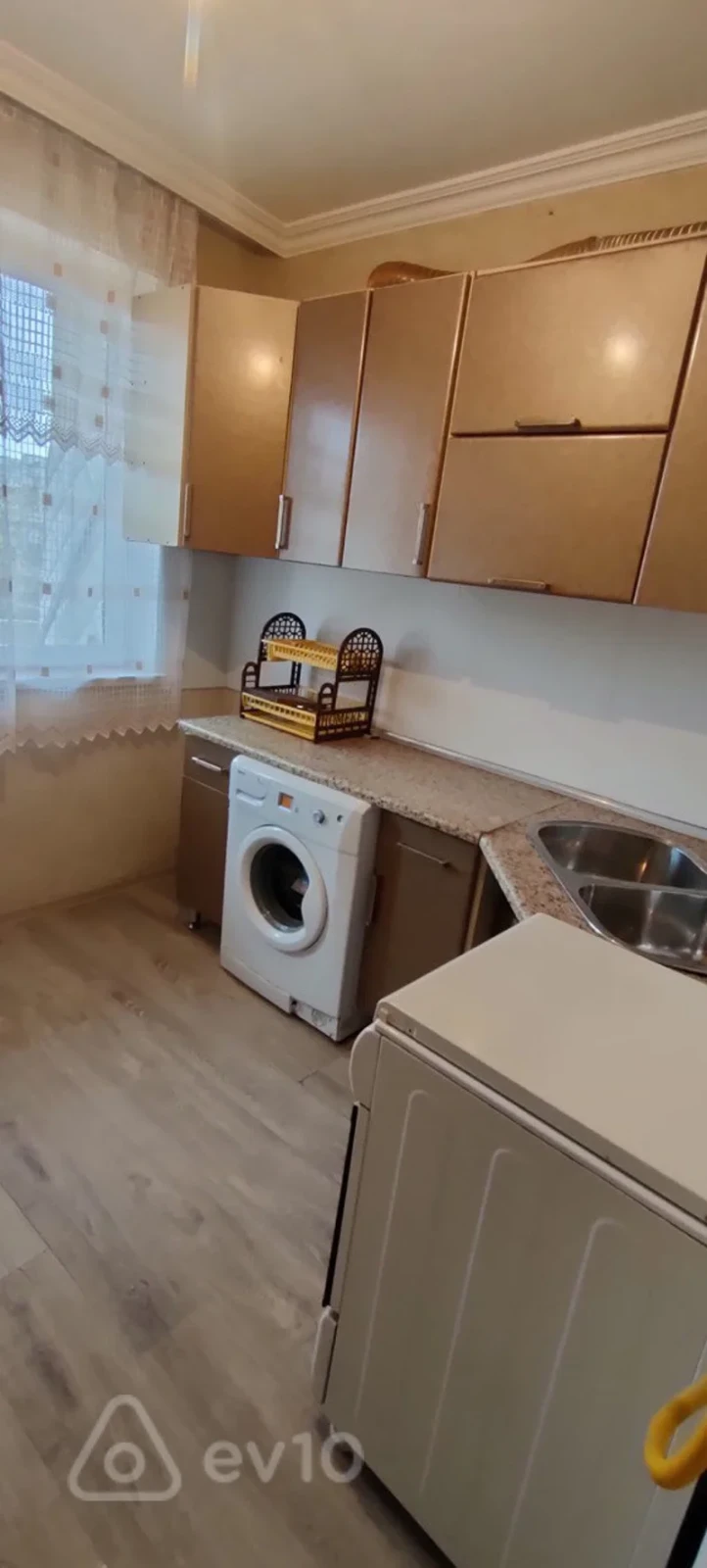 Kirayə verilir 4 otaqlı yeni tikili 120 m²