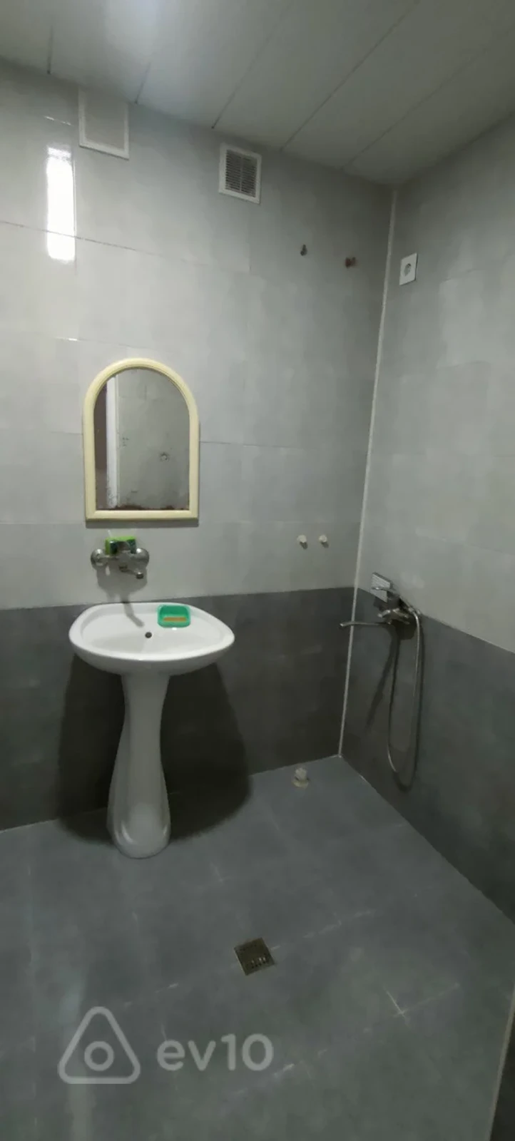 Kirayə verilir 4 otaqlı yeni tikili 120 m²