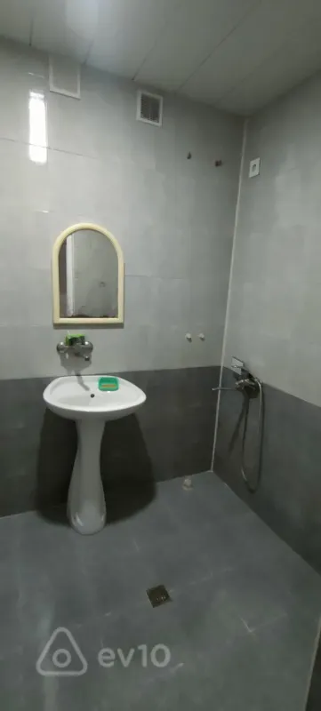 Kirayə verilir 4 otaqlı yeni tikili 120 m²