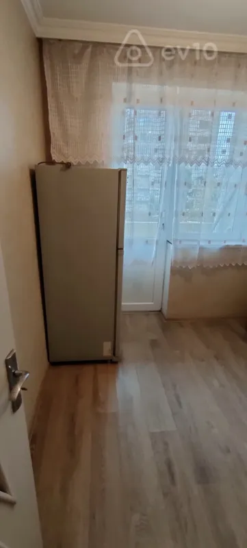 Kirayə verilir 4 otaqlı yeni tikili 120 m²