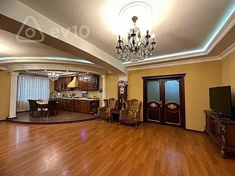Satılır 3 otaqlı yeni tikili 150 m²