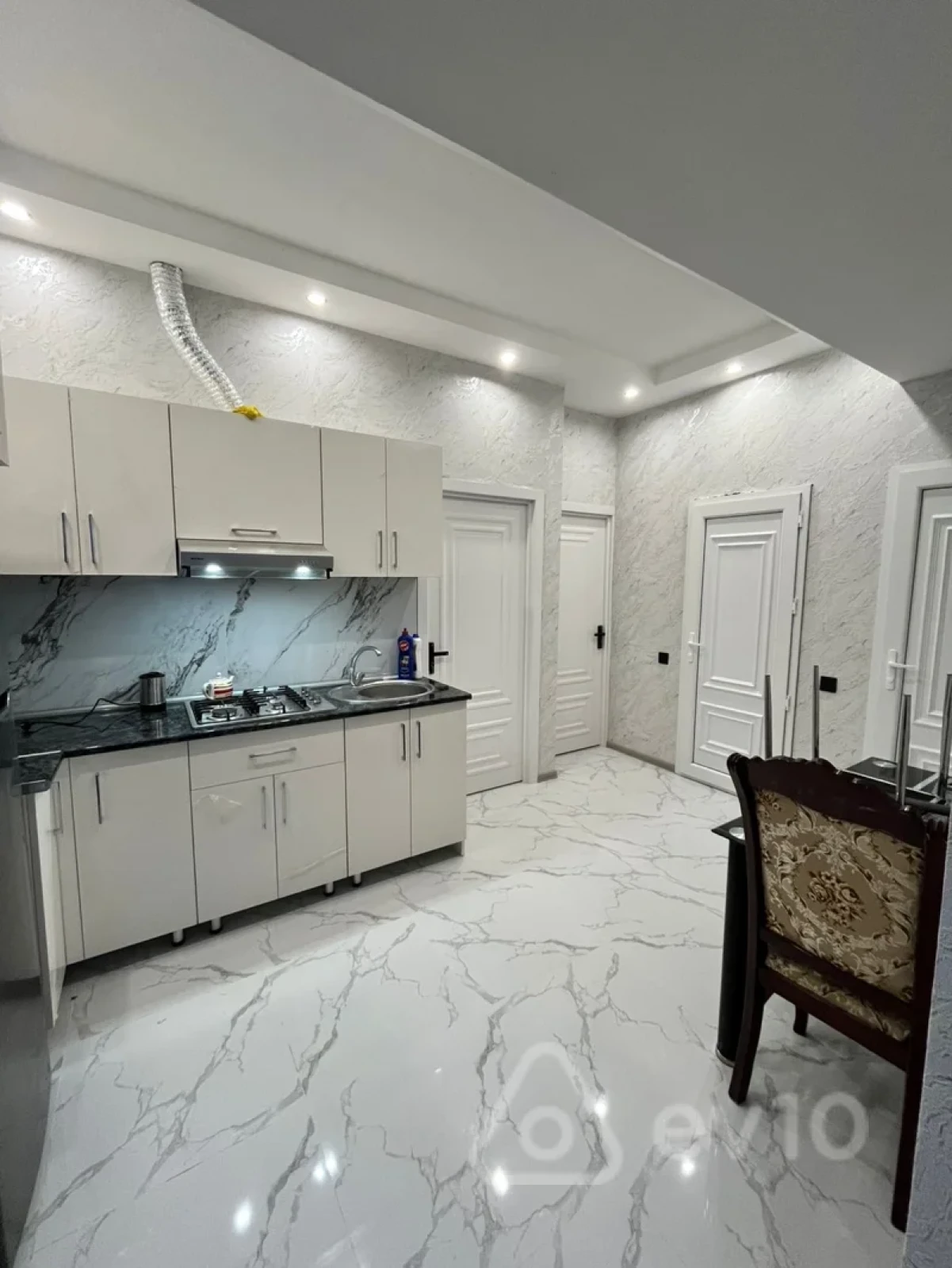 Kirayə verilir 2 otaqlı yeni tikili 54 m²