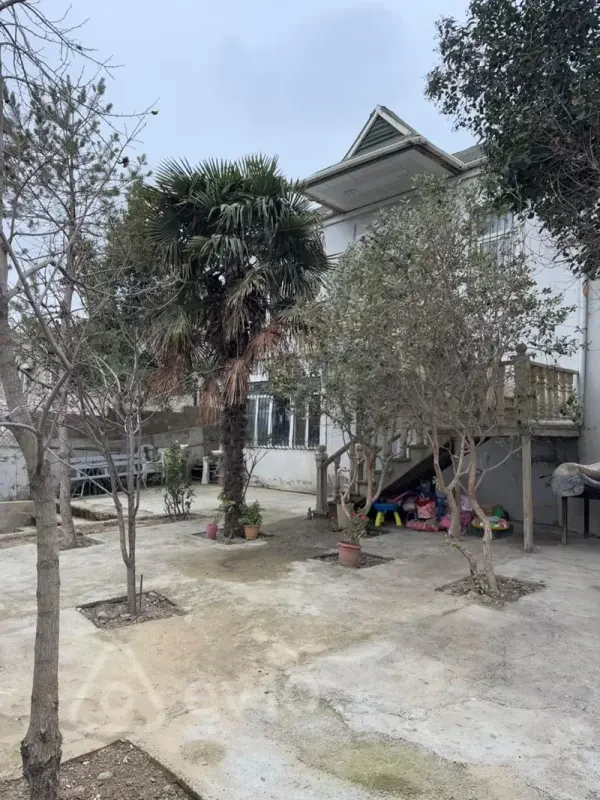 Satılır 7 otaqlı həyət evi 202 m²