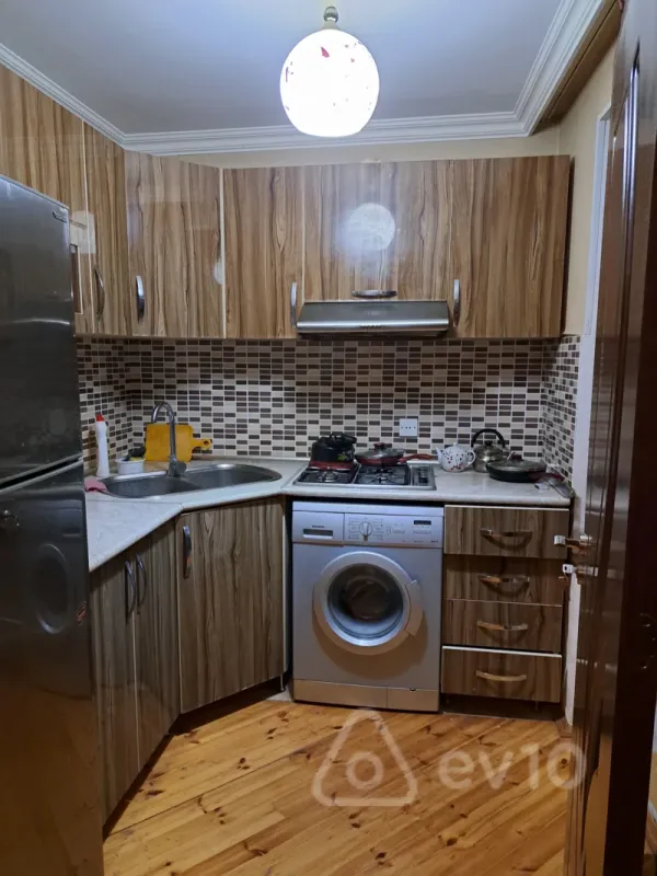 Kirayə verilir 2 otaqlı köhnə tikili 65 m²