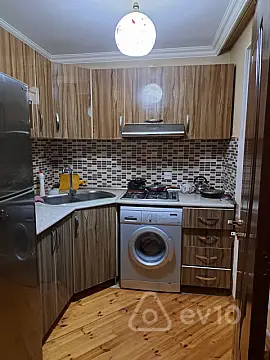 Kirayə verilir 2 otaqlı köhnə tikili 65 m²